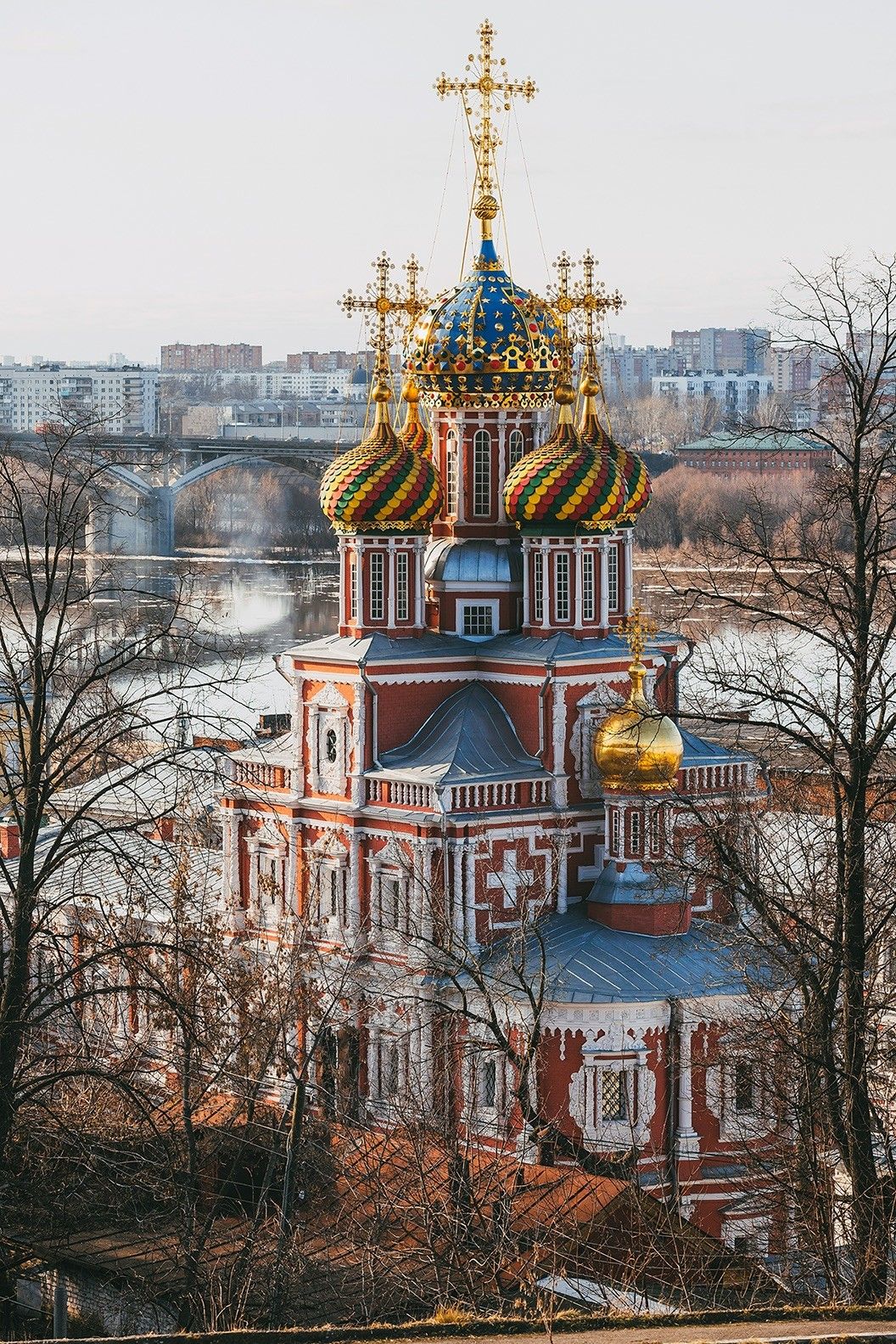 Конвейеры и золотые купола. Взгляд иностранца на закрытый город